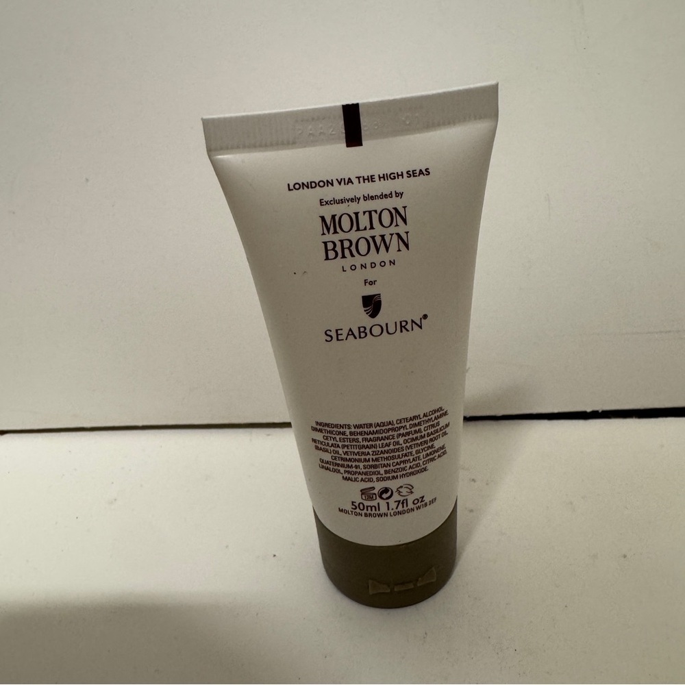 Molton Brown Seabourn Collection Inspiring Basil & Vetiver Conditioner 50ML - Picture 2 of 3